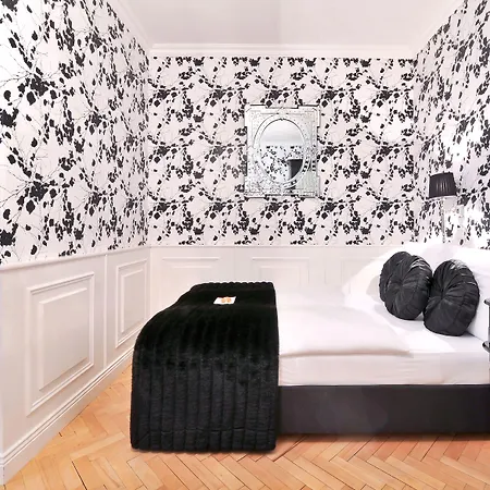 Boutique Sir & Lady Astor - The Charming 3* Düsseldorf