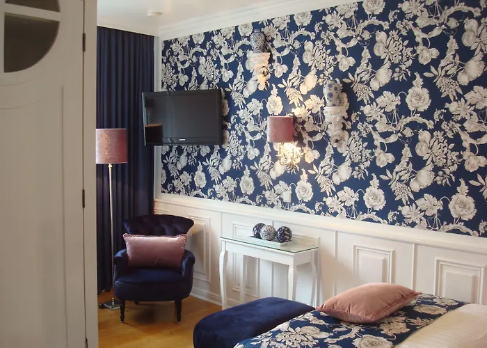Отель Boutique Sir & Lady Astor - The Charming 3*