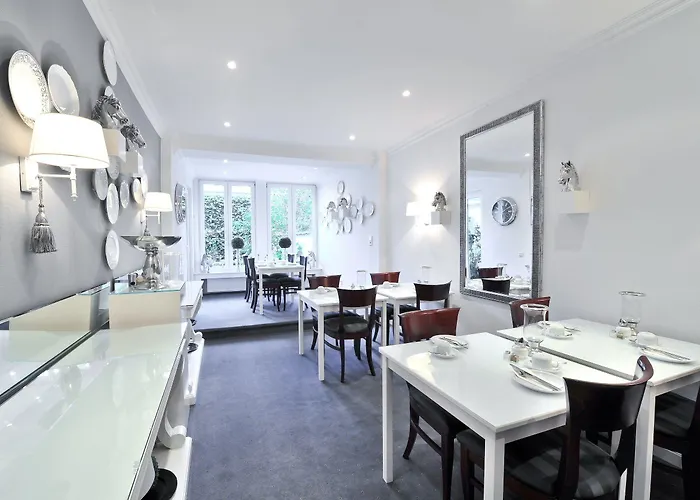 Отель Boutique Sir & Lady Astor - The Charming 3*