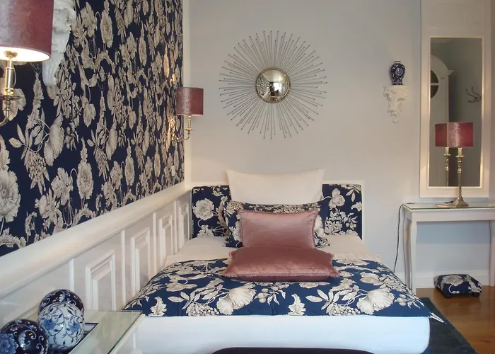 מלון Boutique Sir & Lady Astor - The Charming 3*